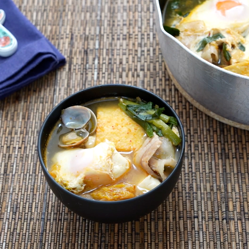 家庭で美味しいスンドゥブチゲ(動画)